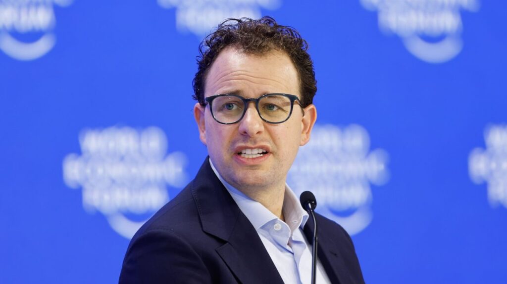 Anthropic CEO warns of a 25% chance that AI could threaten job losses and security risks — raising the “probability of doom”
