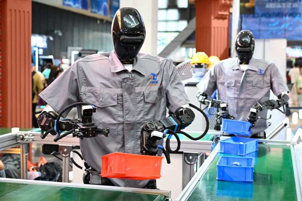 Amazon’s master plan to replace 600,000 workers with robots by 2033 β complete with a “good corporate citizen” play to avoid backlash from the growing divide between the tech elite and normal people
