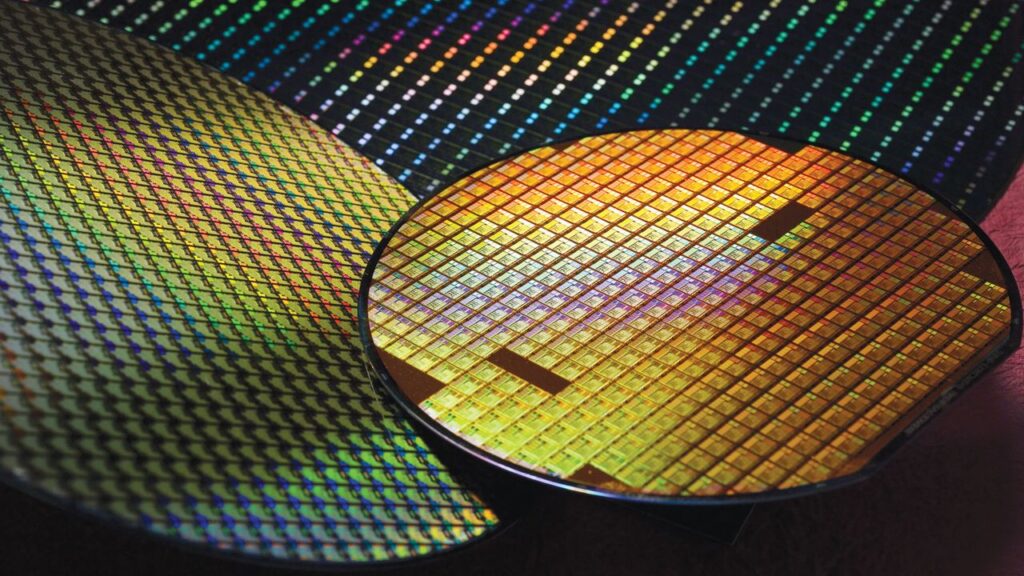 Scientists have integrated 2D materials a few atoms thick into a working memory chip for the first time and you can’t tell me this isn’t some prime Star Trek-level tech