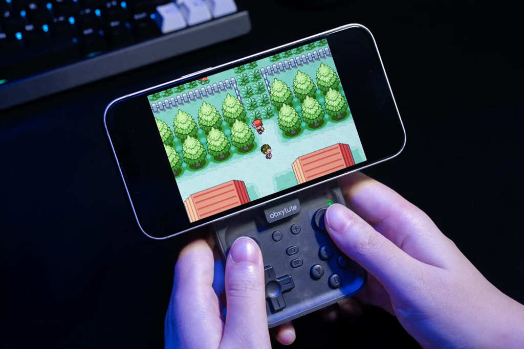 This magnetic controller brings Game Boy-style controls to your smartphone