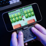 This magnetic controller brings Game Boy-style controls to your smartphone