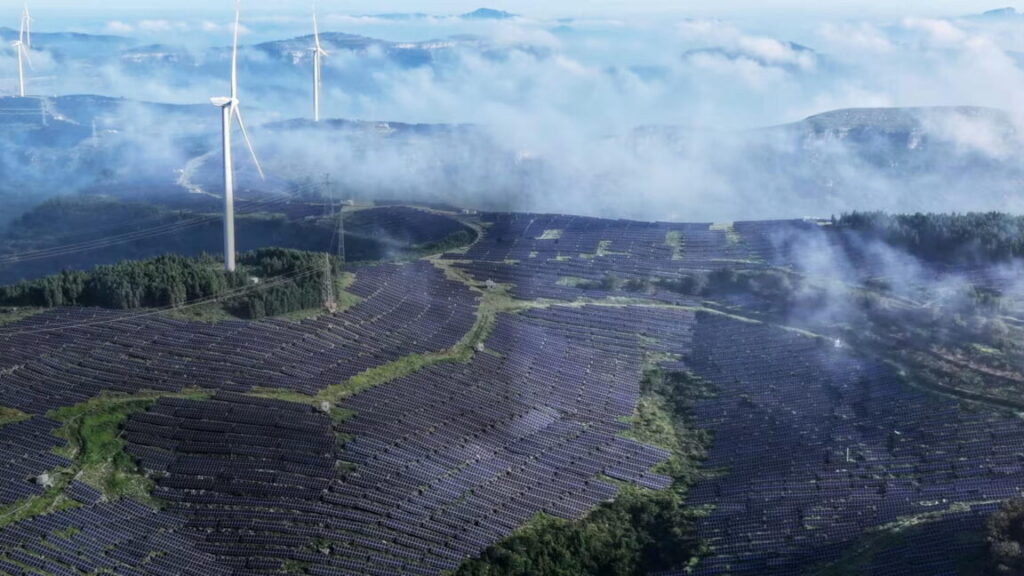 Falling panel prices lead to global solar boom, except for the US