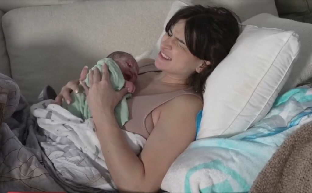 Twitch streamer gives birth live in front 29,000 viewers