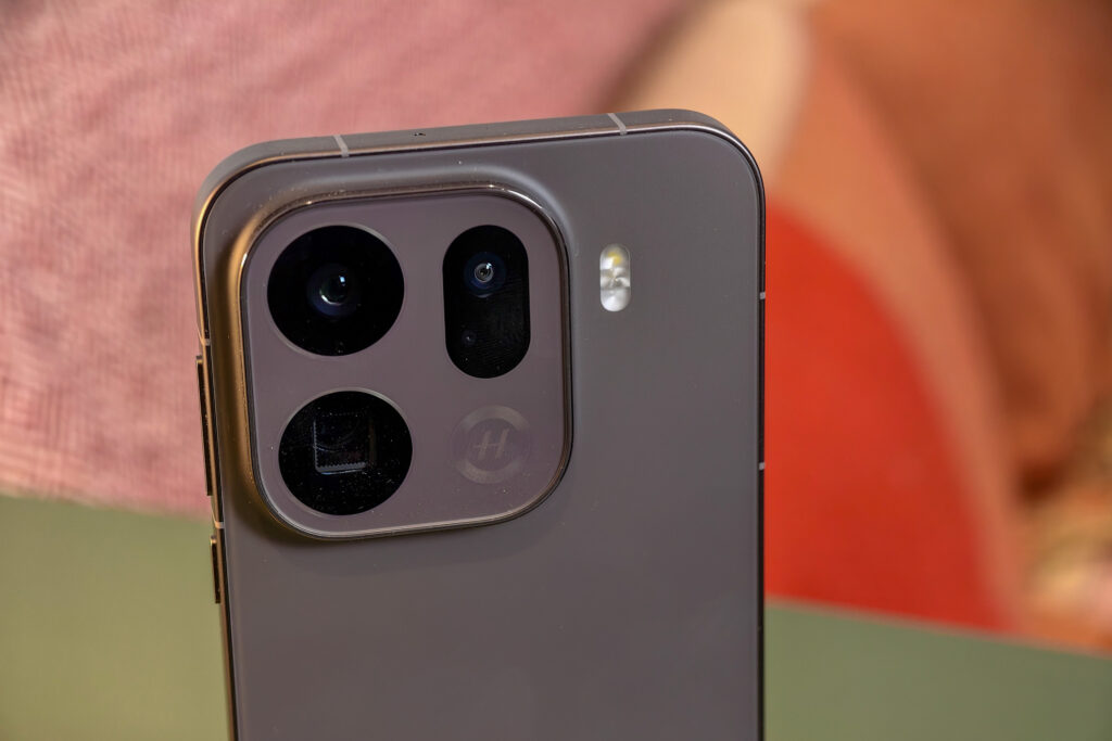 Oppo Find X9 Pro’s massive 7,500mAh battery arrives in Europe