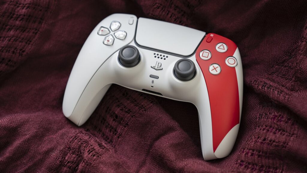 The DualSense “God of War 20th Anniversary” is now available