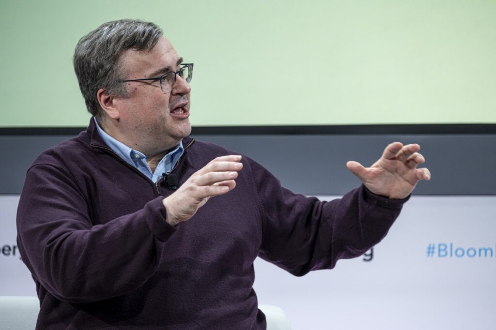 Reid Hoffman urges Silicon Valley leaders to stop bending the knee to President Trump
