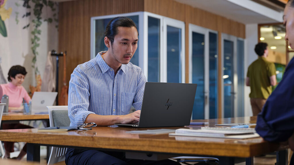 CES 2026: HP Refreshes Its PC Lineup With Snapdragon Power and Serious AI Ambitions