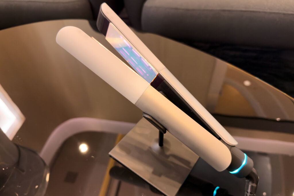 L’Oréal’s latest flat iron uses infrared light to make hairstyling much faster