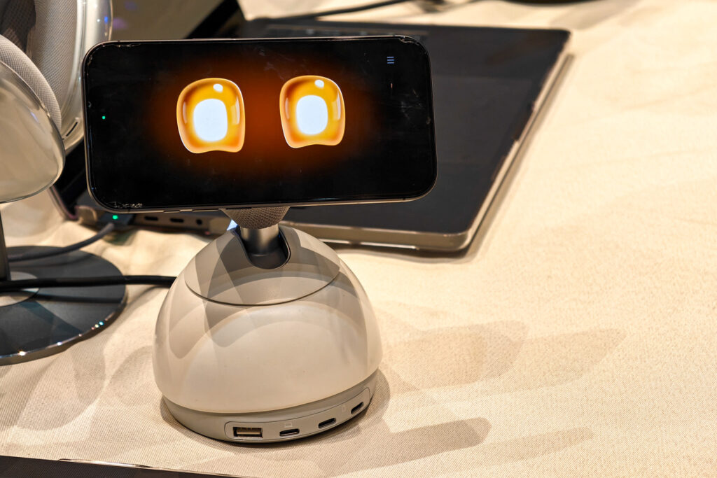 This desktop charger turns your iPhone into a robotic AI assistant