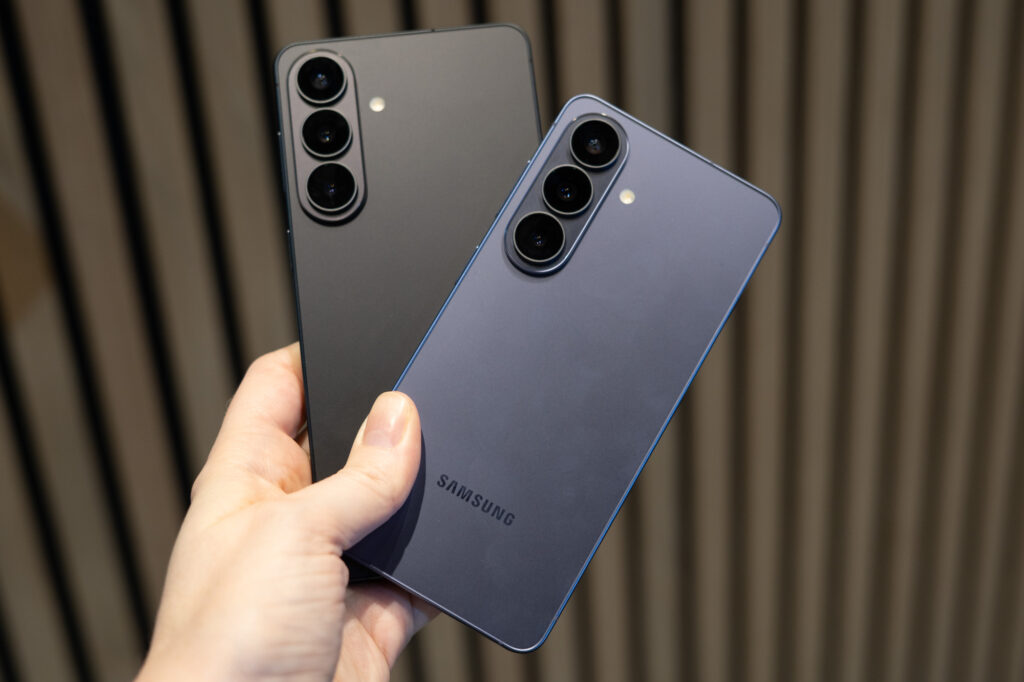 Hands on: the Galaxy S26 and S26 Plus are more of the same for more money