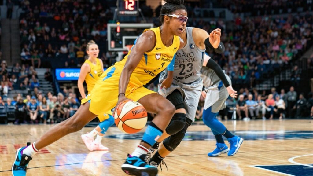 The physics of squeaking sneakers