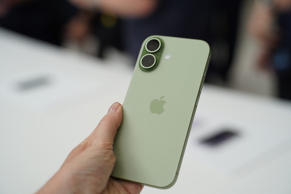 A new RCS update could connect iPhone and Android video calls, someday