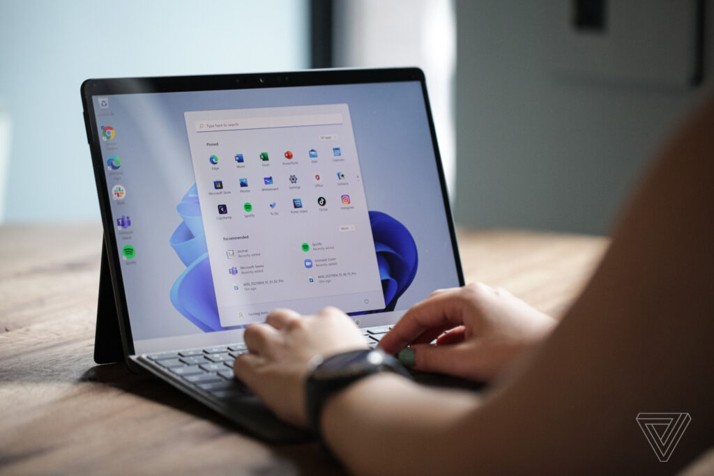 Windows 11 is finally getting a movable taskbar