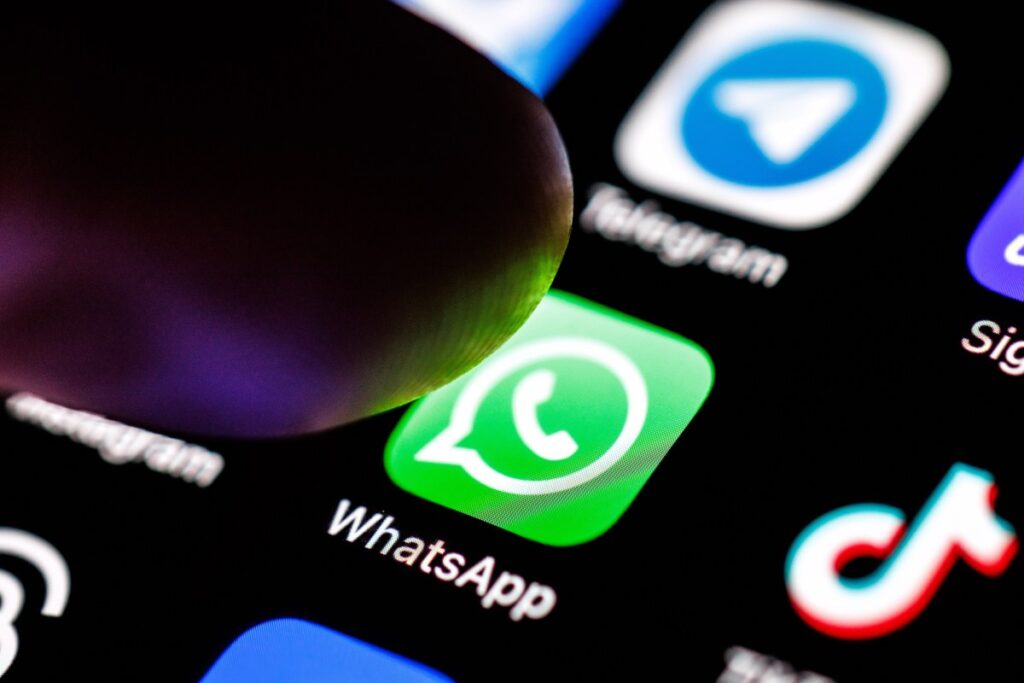 WhatsApp can now draft AI-generated responses based on your conversations